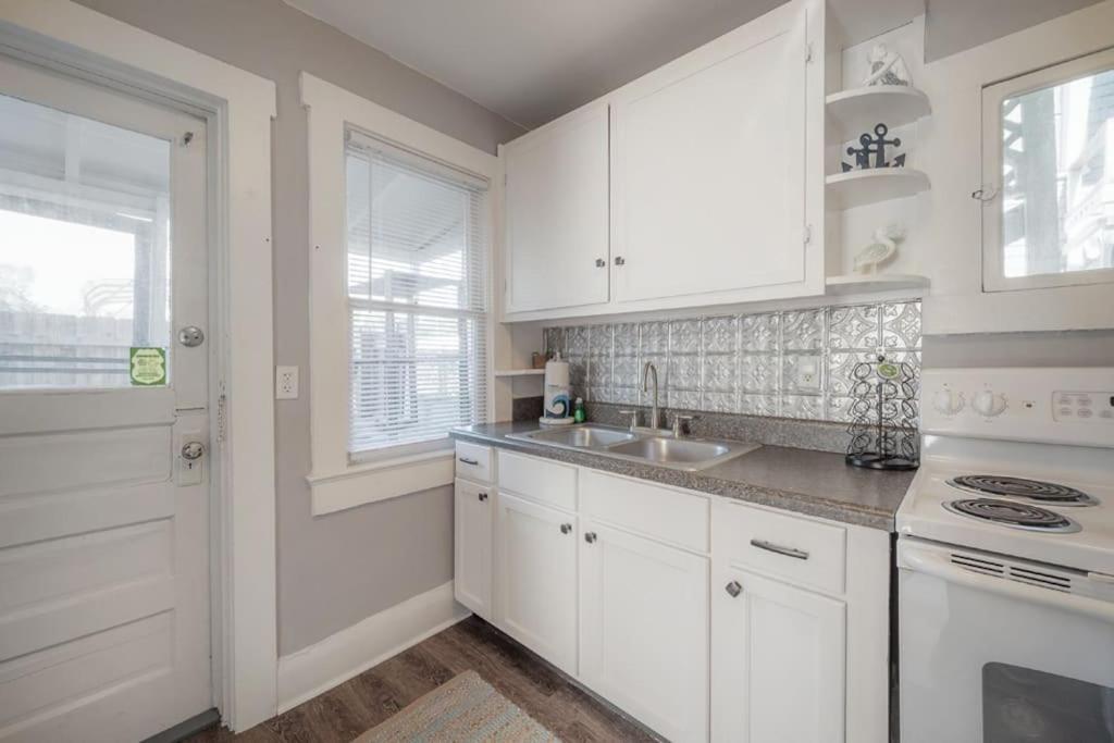 Serene Beachy Bungalow With Large Screened Porch! Tampa Extérieur photo