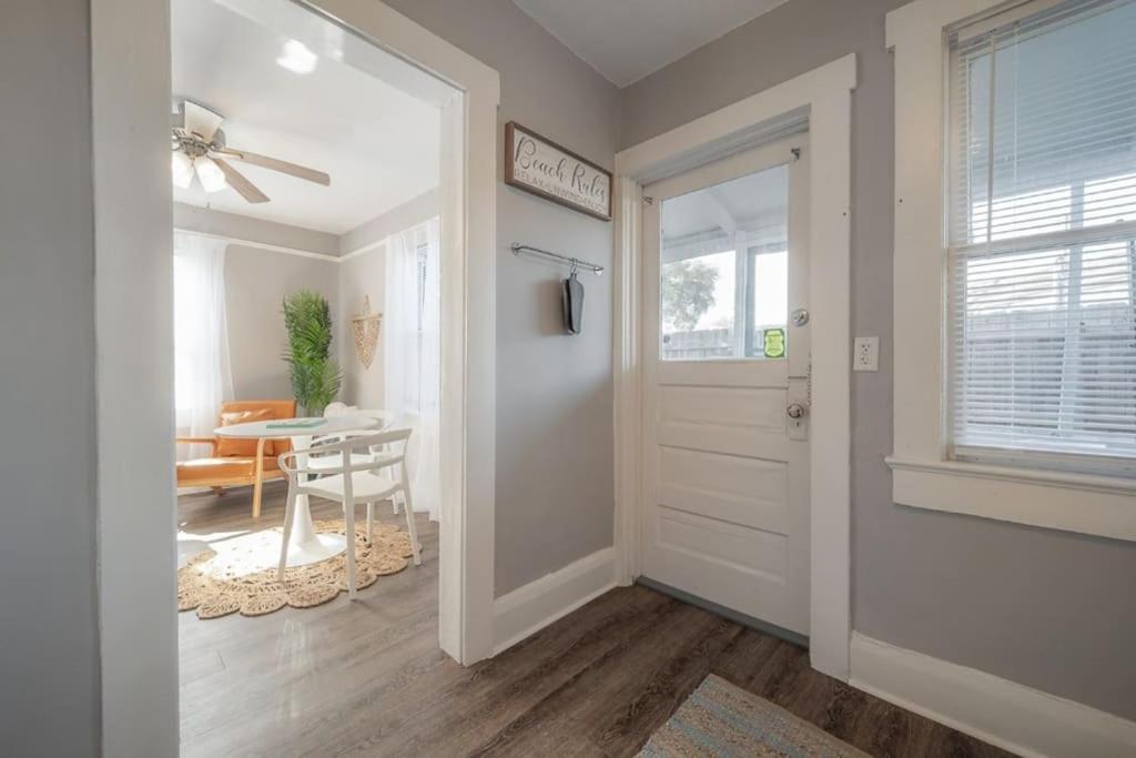 Serene Beachy Bungalow With Large Screened Porch! Tampa Extérieur photo